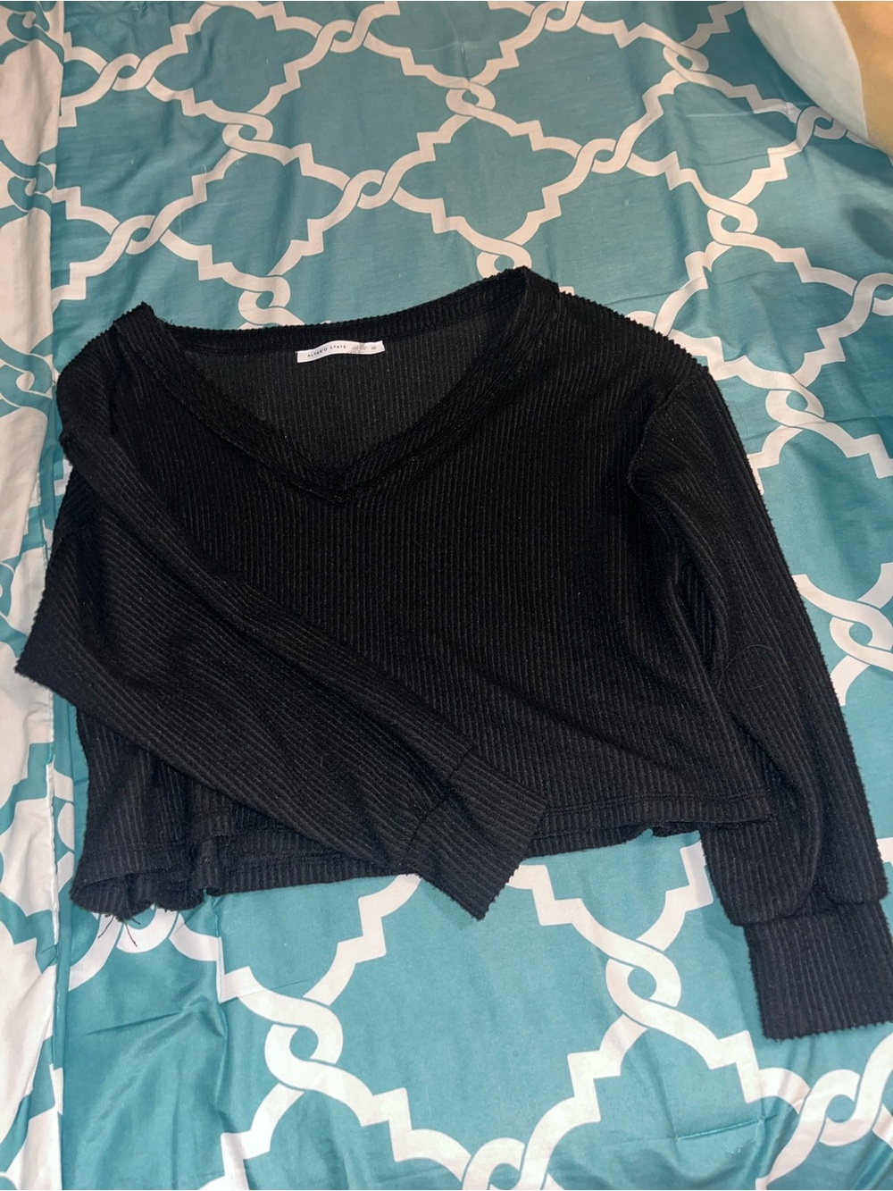 Black Ribbed V-Neck Cropped Long Sleeve Top